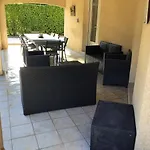 Villa spacieuse avec piscine à Saint-Laurent-la-Vernède Villa