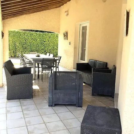 Vila Villa Spacieuse A Saint-Laurent-La-Vernede Avec Piscine *