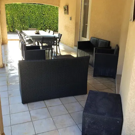 Villa Spacieuse A Saint-Laurent-La-Vernede Avec Piscine Vila