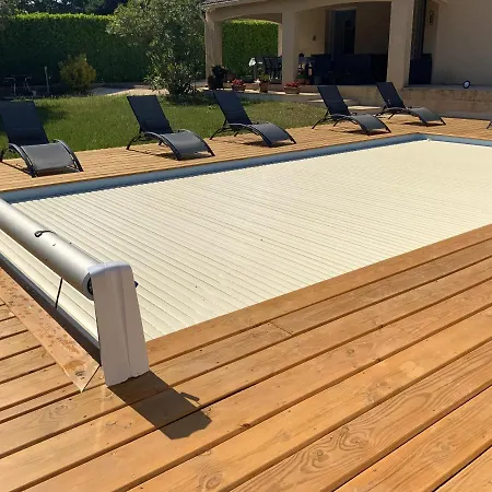 Villa Spacieuse A Saint-Laurent-La-Vernede Avec Piscine Vila *