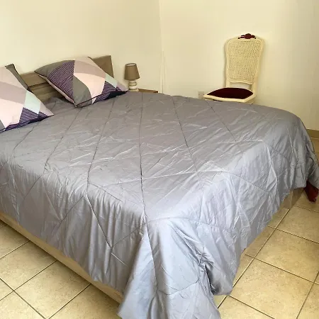 Villa Spacieuse A Saint-Laurent-La-Vernede Avec Piscine Vila *