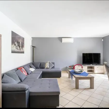 Spacieuse Avec Piscine A * Saint-Laurent-la-Vernède