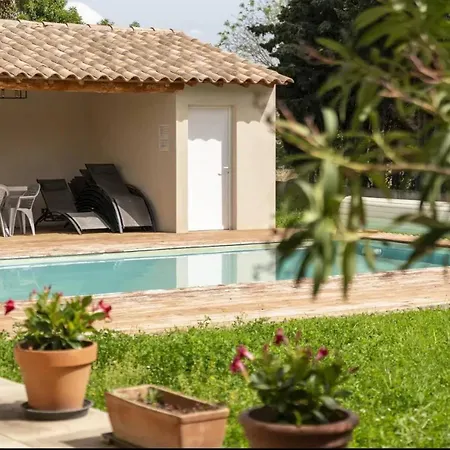 Villa spacieuse avec piscine à Saint-Laurent-la-Vernède Villa Saint-Laurent-la-Vernède