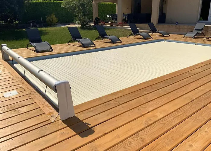 Spacieuse Avec Piscine A 别墅 *