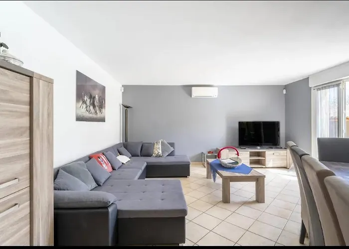 Spacieuse Avec Piscine A * Saint-Laurent-la-Vernède